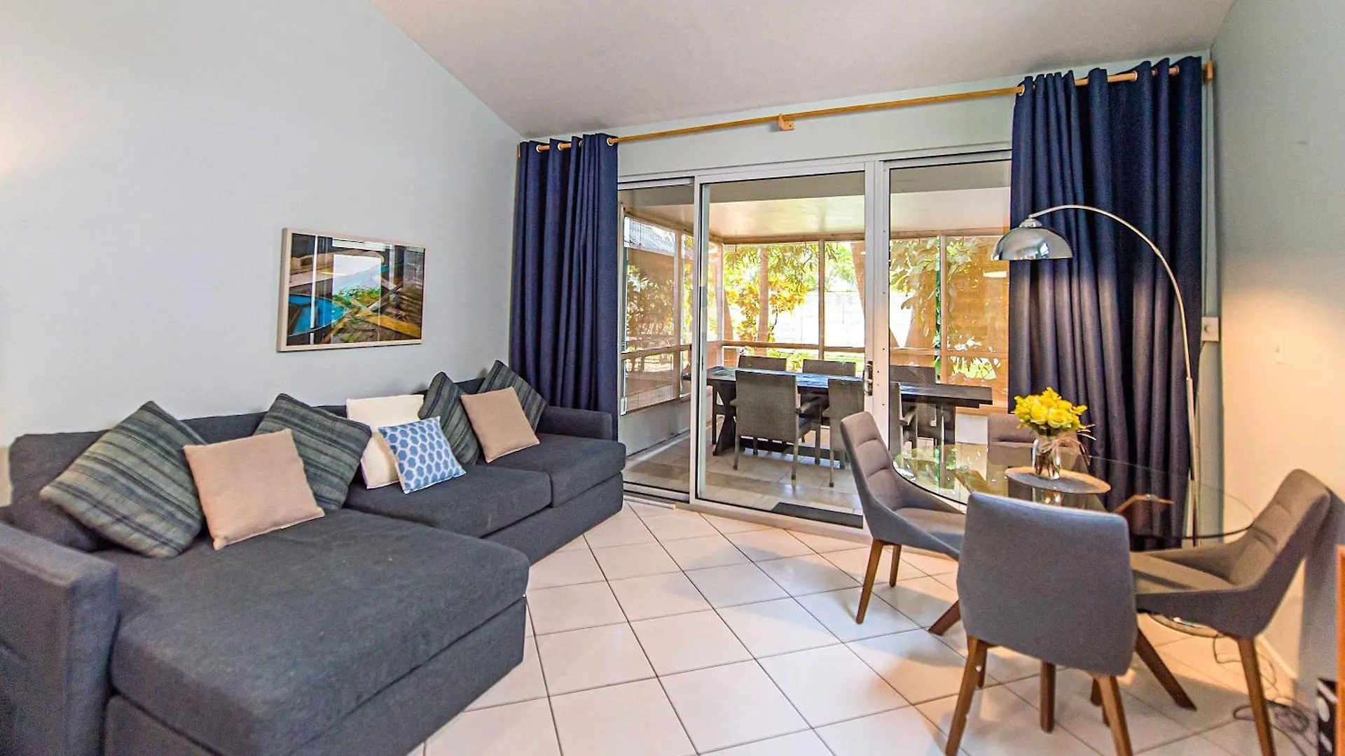 Apartment Beach Living At Island Pine Villas Blf Seven Mile Beach Cayman Islands