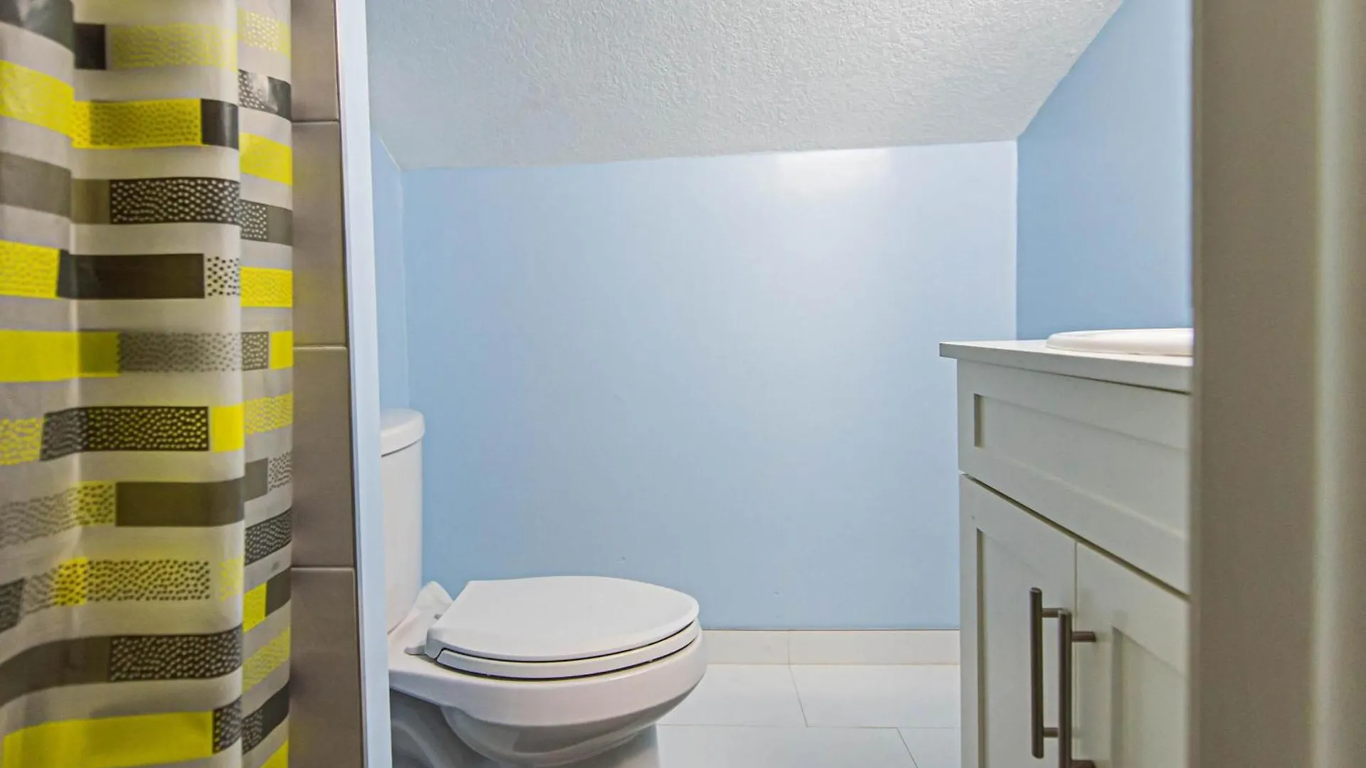 Apartment Beach Living At Island Pine Villas Blf Seven Mile Beach
