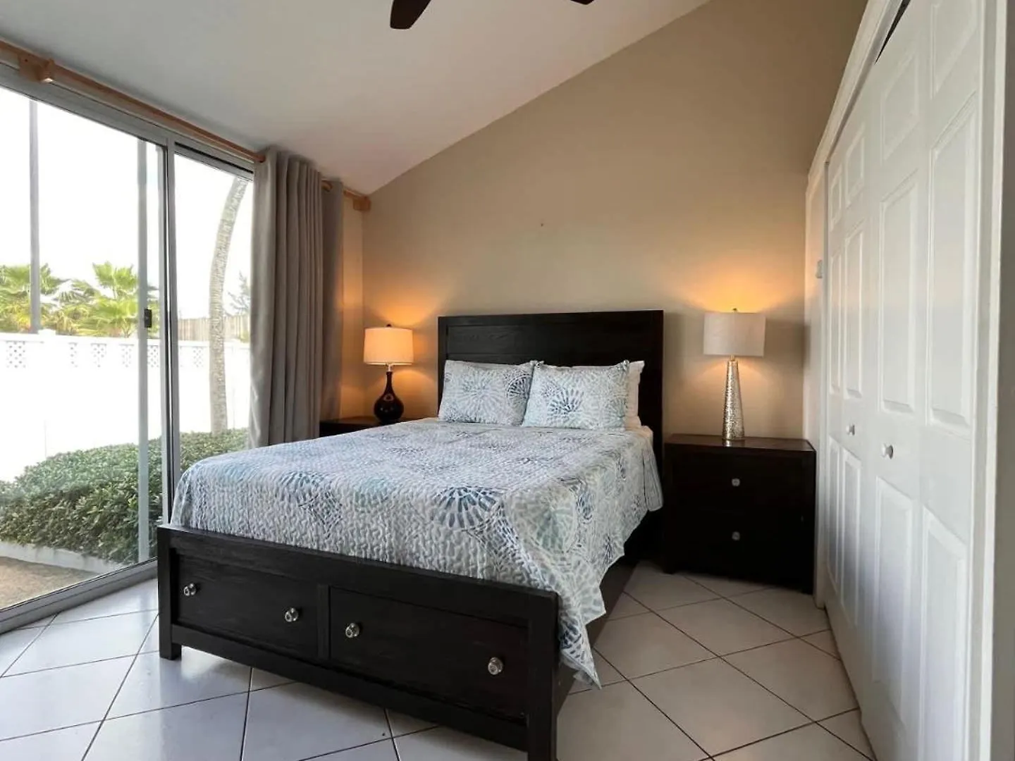 Beach Living At Island Pine Villas Blf Seven Mile Beach Apartment